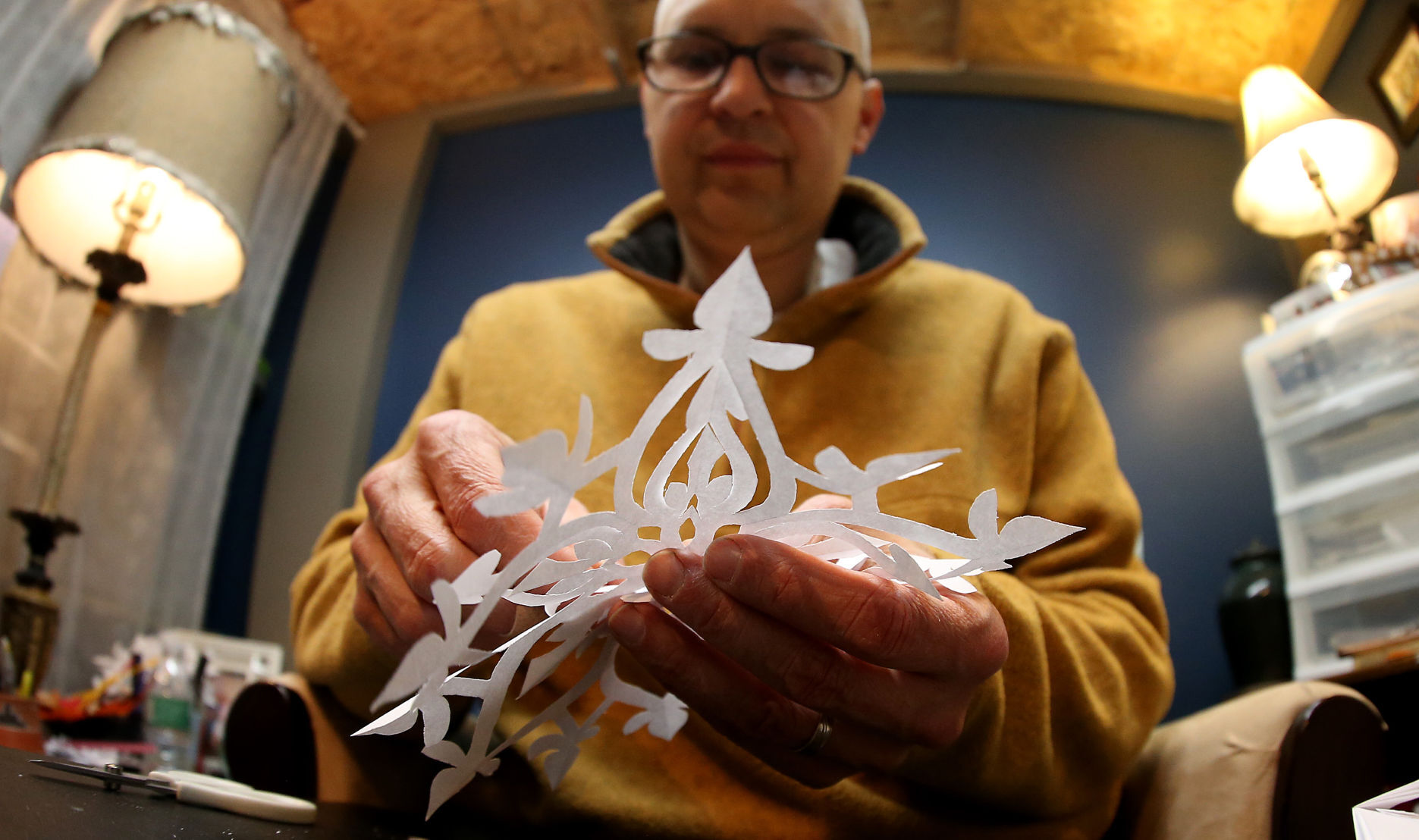 121217-snowflake-man-014